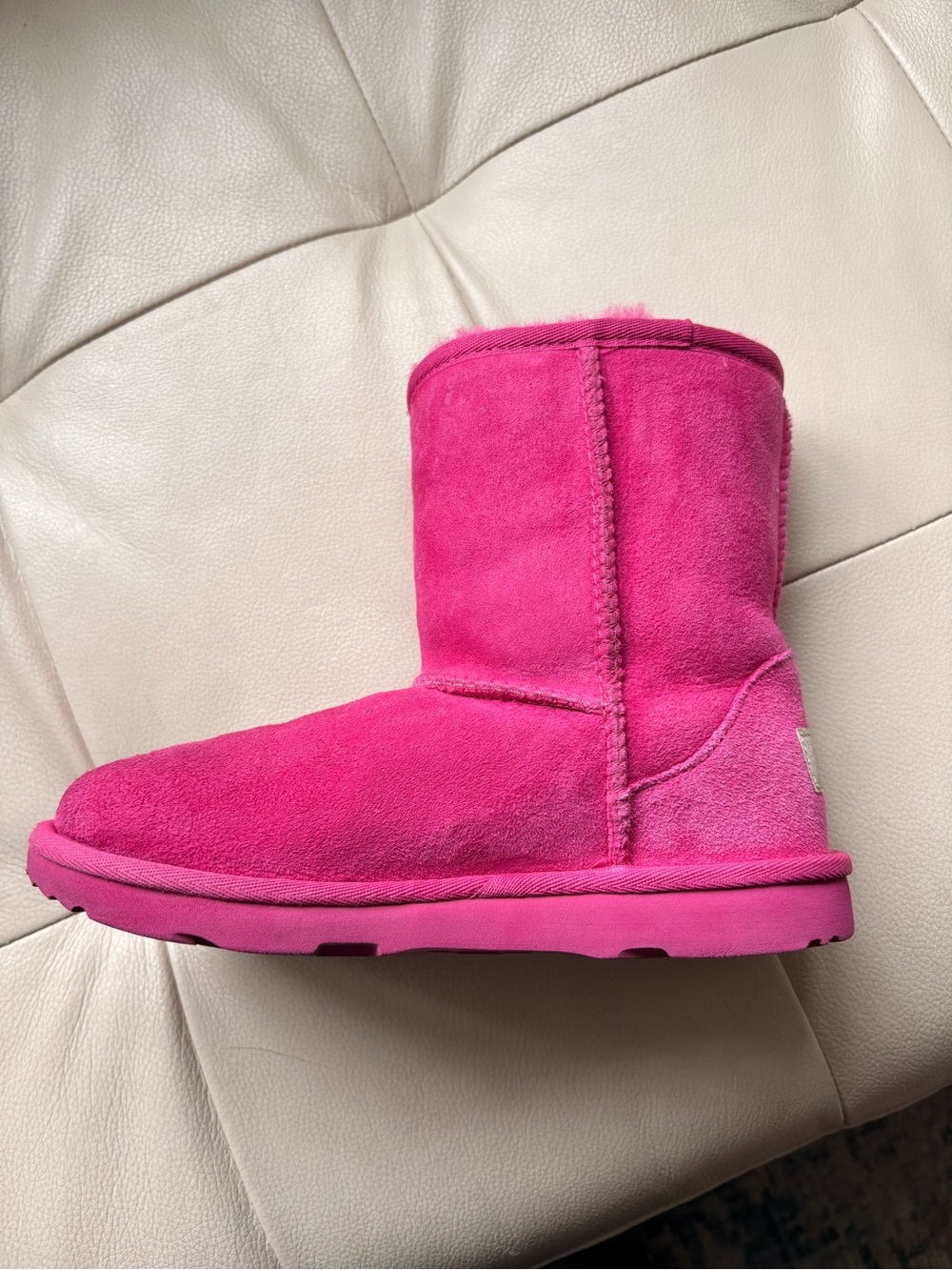 Girls UGG Classic Short Boots in Vibrant Pink Suede - Picture 5 of 9